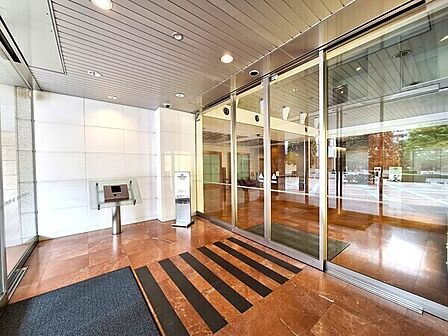 ダブルオートロックの安心のセキュリティ・24時間有人管理