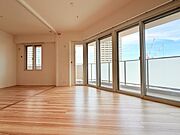 リビングダイニング（約16帖） 北西角住戸のため、開口部が多く明るいのが特徴的なお部屋。