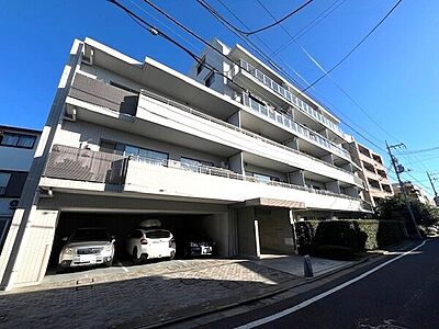 外観：外観写真です三菱地所旧分譲。端正なフォルムと落ち着いた佇まいが印象的な外観です。