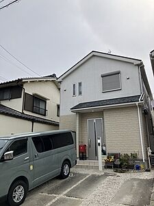 外観:2018年4月築・木造2階建。土地面積はゆとりある約61.57坪(203.55平米)の広さです。【現地外観】 外観:2018年4月築・木造2階建。土地面積はゆとりある約61.57坪(203.55平米)の広さです。【現地外観】