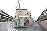 外観：名古屋市立千種台中学校まで約900m、富士見公園まで約200m。子育て世帯にも嬉しい住環境です。【現地外観】