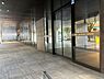 エントランス：洗練されたデザインのエントランス。オートロック付き、24時間有人管理体制で暮らしの安全を守ります。【エントランス】