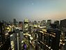 周辺：総戸数385戸、新耐震基準のタワー型マンションです。宅配ボックス、フロントサービスあり(一部有償)。【住戸からの眺望】