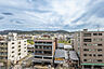 周辺：東向きバルコニーからの眺望写真です。晴れた日には、気持ちの良い青空と遠くの山を眺めることができます。【住戸からの眺望写真】