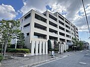 阪急神戸線「西宮北口」駅徒歩11分、阪急今津線「門戸厄神」駅徒歩8分。複数路線利用可能な立地です。【現地外観写真】