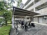 その他：敷地内には屋根付き駐輪場があります。通勤通学や休日のお出かけなど、自転車を気軽に使用できる環境です。【駐輪場】