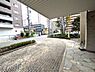 エントランス：車寄せのあるエントランス前