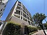 外観：地上7階建5階部分に位置する住戸。リビング・キッチンに床暖房付き。ペット飼育可能(規約制限有)。【現地外観写真】