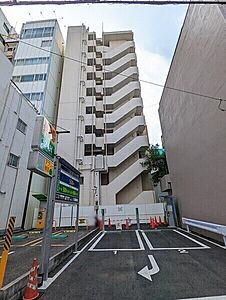 外観:JR東海道本線・阪神本線「元町」駅まで徒歩2分の好立地。通勤やお出かけにも便利な住環境です。【現地外観写真】 外観:JR東海道本線・阪神本線「元町」駅まで徒歩2分の好立地。通勤やお出かけにも便利な住環境です。【現地外観写真】