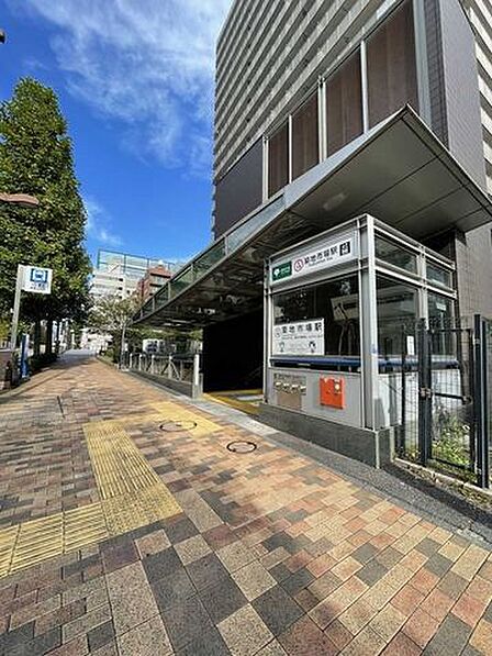 都営大江戸線「築地市場」駅 277m