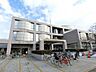 周辺：世田谷区立中央図書館 250m