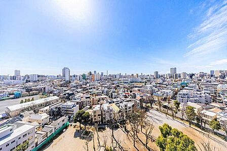 バルコニーから正面側