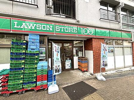 ローソンストア100渋谷本町三丁目店 70m