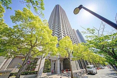 建物中央/地上50階建て地下2階のタワーマンション