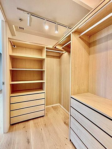 収納 元麻布ヒルズフォレストタワー 8階/-