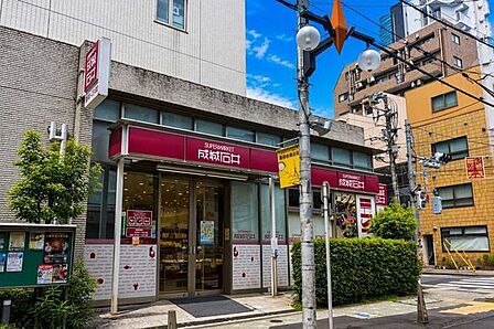 成城石井 東麻布店 50m