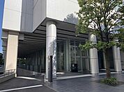 豊島区立中央図書館 70m
