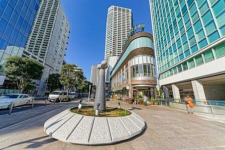 クイーンズ伊勢丹白金高輪店 240m