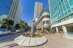 クイーンズ伊勢丹白金高輪店 240m