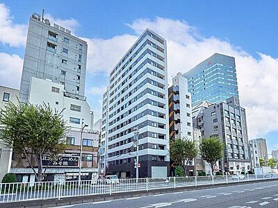 外観:画像中央の建物 外観:画像中央の建物