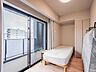 室内：バルコニーに隣接