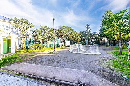 経堂児童遊園 450m