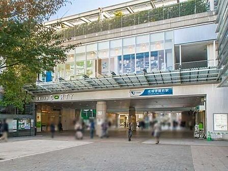 小田急線「成城学園前」駅 1436m