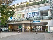 小田急線「成城学園前」駅 1436m