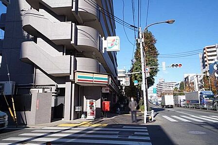 セブンイレブン杉並高井戸西店 230m