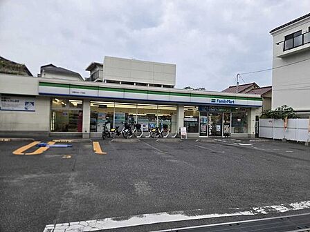 ファミリーマート中野中央1丁目店 150m