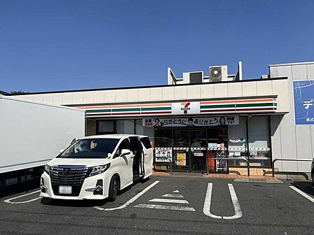 セブンイレブン三鷹駅北口店 180m