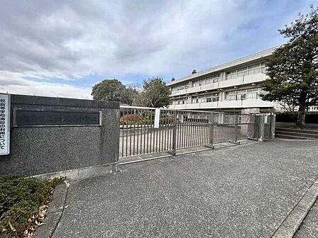 横浜市立新石川小学校 814m