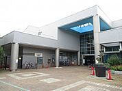 高津図書館 550m