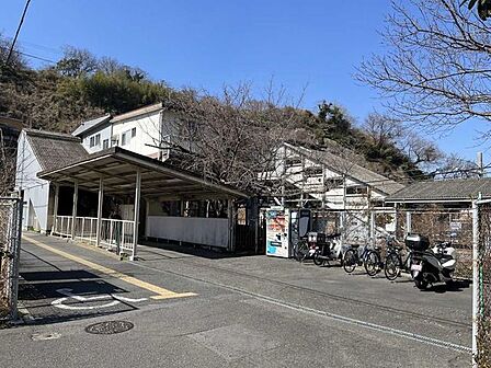 JR横須賀線「田浦」駅 27m