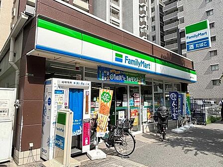 ファミリーマート南森町駅前店 40m