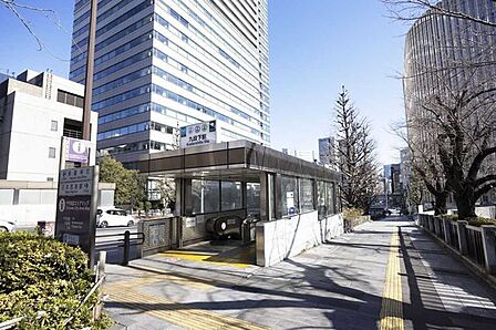 九段下駅 160m