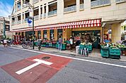 スーパーつかさ杉並和泉店 240m