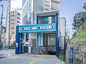 青山一丁目駅 640m
