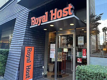 ロイヤルホスト東新宿駅前店 230m