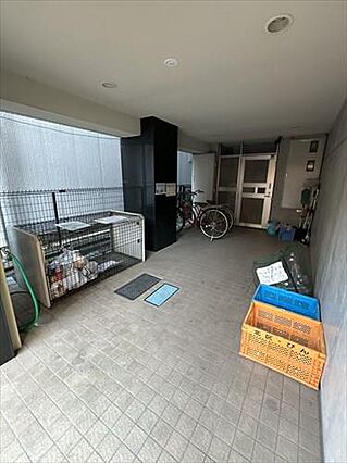 駐輪場・ゴミ捨...