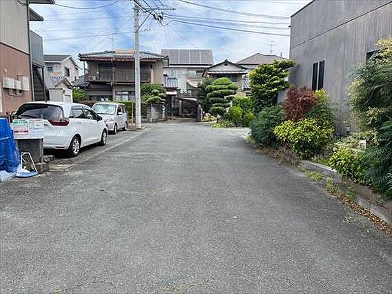 南東側前面道路...