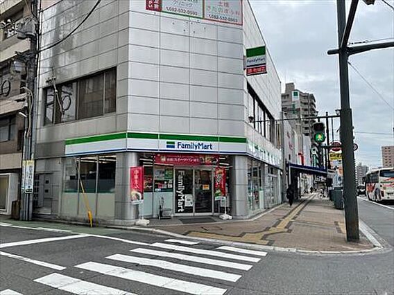 ファミリーマー...