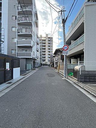 現地含む前面道...
