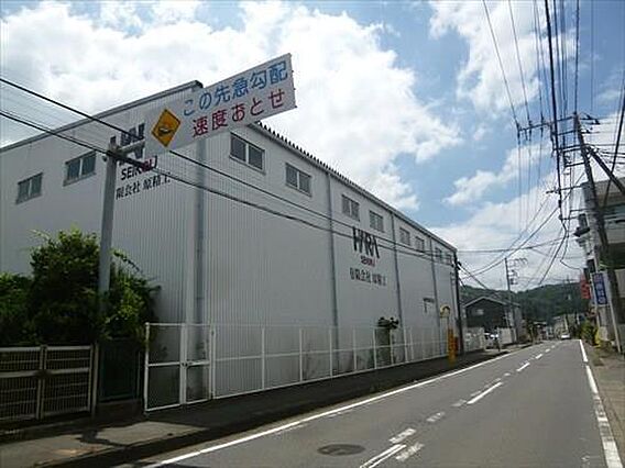 北東側前面道路...