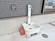 屋外には便利な水栓を完備。洗車やガーデニング、アウトドア用品のお手入れに。