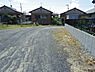 外観：敷地（写真左手）と通路(私道：持分2分の1）部分