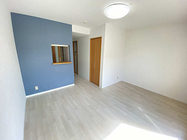 画像3:　床や壁のお色は現況優先となります　