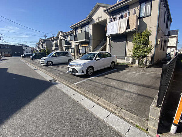 画像16:駐車場