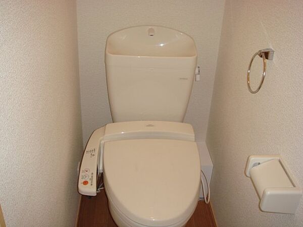 画像18:トイレは温水洗浄機能付き。