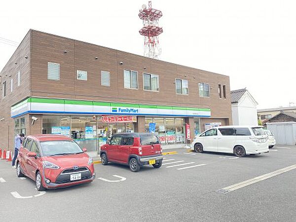 画像27:【コンビニエンスストア】ファミリーマート 高横須賀駅東店まで686ｍ